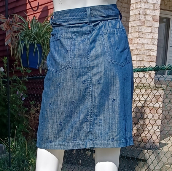 🆕️Talbots Chambray Embroidered skirt - Picture 3 of 6